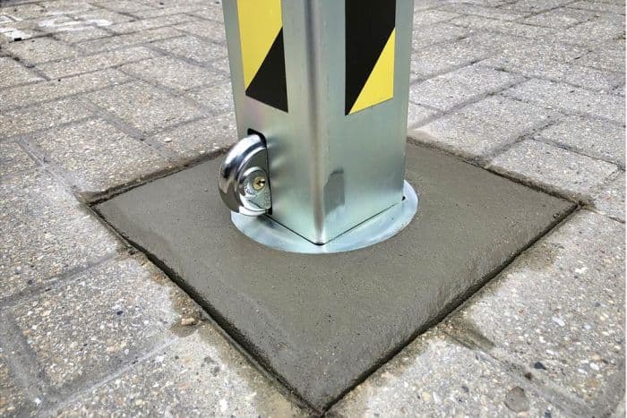 The Real McCoy Anti-Ram Telescopic Bollard 4